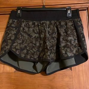 Lululemon size 8 camo shorts 4” inseam